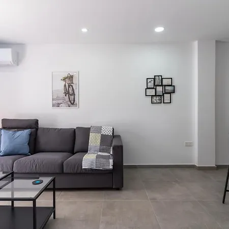 Odyssey - Captivating 2-bedroom Retreat In דירה לרנקה